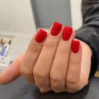 کاشت ناخن طلاییه