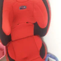 صندلی کودک داخل ماشین
