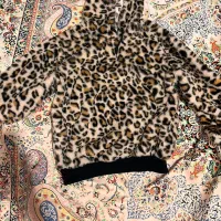 هودی پشمی مدل پلنگی