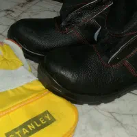 کفش ایمنی و دستکش داربست بندی