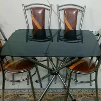 میز نهارخوری به همراه۴صندلی سالم