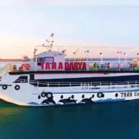 سالن دار کشتی تفریحی خانوم یا آقا نیرو کافی شاپ