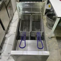 فر پیتزا سرخکن صنعتی خمیرگیر ترازو قالب پیتزا