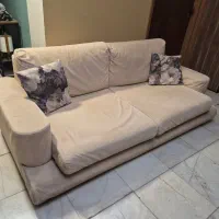 کاناپه بزرگ ۲ الی ۳ نفره رنگ کرم - دست دوم|مبلمان خانگی و میز عسلی|تهران, ایرانشهر|دیوار