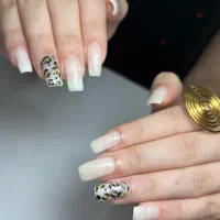 خدمات ویژه کاشت ناخن