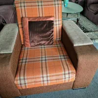 مبل ۷ نفره بسیار سالم و تمیز همراه میز