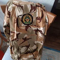 لباس نظامی با آرم و علائم