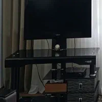 تلوزیون ۳۲ اینچ اسنوا همراه میز  سالم