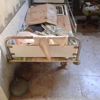 تخت خواب سالم|مبلمان خانگی و میز عسلی|میانه, |دیوار