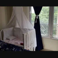 تخت کودک کنار مادر
