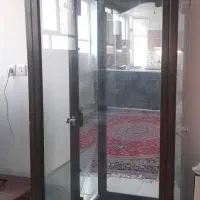 ویترین شیشه ایی