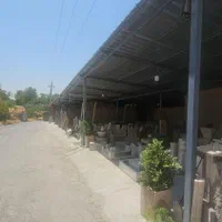 کارگر حرفه ای و ساده انبار سنگ با جای خواب
