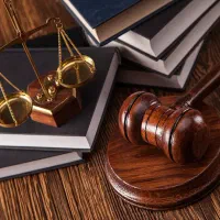 وکیل پایه یک دادگستری  ( قاضی بازنشسته دادگستری )