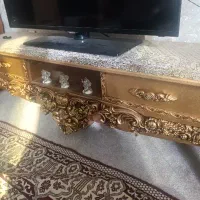 میز تلوزیون سلطنتی طلایی
