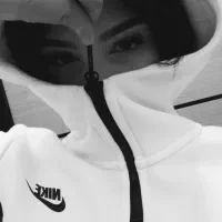 استخدام مدل خانم حقوق بالا بدون چهره