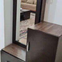 دراور با آینه قدی