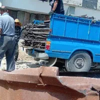 راننده وانت نیسان  بدون ماشین در آهن فروشی