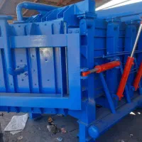 به یک جوشکار  یا فنی کار