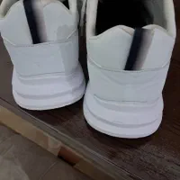 کتانی سفید فقط پانصد هزار تومان|کیف، کفش، کمربند|رشت, بوسار|دیوار