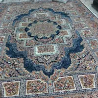 سه تخته فرش فروشی دارم