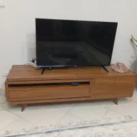 تلویزیون ایکس ویژن به همراه میز تلویزیون‌