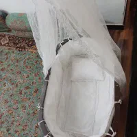 گهواره چوبی با پشه بند و تشک سالم