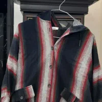 تعدادی لباس نو|لباس|اصفهان, گلستان|دیوار