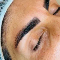 مرکز تخصصی ابرو میکروبلیدینگ و خط چشم