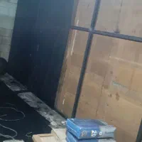 دکور مغازه جوش کار در پنجره خورده کاری