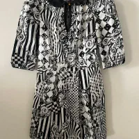 مقداری مانتو وکت وبلوز شلوار