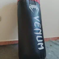 کیسه بوکس و دستکش