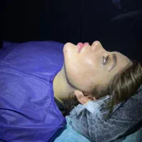 مدل خانم خوش چهره زیر سال ۴۰ برای ساکشن غبغب