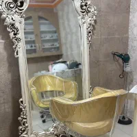 ایینه قدی و صندلی