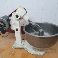 فر قنادی ۸ سینی صنعتی و خمیر گیر ۷ کیلویی|اجاق گاز و لوازم برقی پخت‌وپز|شیراز, میرزاکوچک خان|دیوار