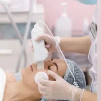 دعوت به همکاری در کلینیک پوست و مو ، آرایش دائم