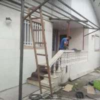 نقاشی ساختمان و درب و پنجره. جوشکاری