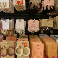 فروش عمده بدلیجات و اکسسوری آلمانی و آمریکایی