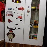 تخت خواب وکمد