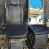 صندلی و آینه آرایشگاه