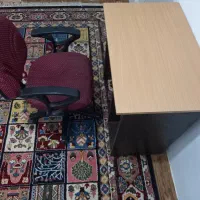 فروش یک عدد میز کامپیوتر و یک عدد صندلی چرخ دار