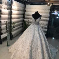 خیاط و چرخ کار حرفه ای جهت دوخت لباس عروس در مزون