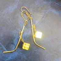 گوشواره دو جفت و مدال