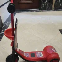 اسکوتر بازی کودک