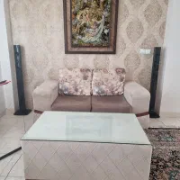 کاناپه دونفره همراه با میز جلو