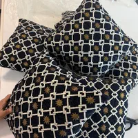 انواع کاور کوسن و کوسن پر شده موجود است