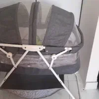 تخت کنار مادر و صندلی ماشین