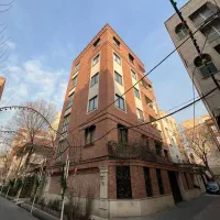 ۳۸۵ متر بر ۱۳ با جواز ۷ طبقه کریم خان سنایی