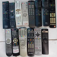 تعدادی کنترل تلویزیون و دی وی دی