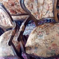 یک عدد مبل سه نفره و پنج عدد تک نفره|مبلمان خانگی و میز عسلی|بندر انزلی, ژاندارمری|دیوار