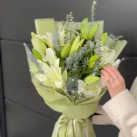 گل لیلیوم و گل رز